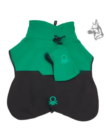 Vista superior del chubasquero para perros Benetton en color verde y negro con bolsillo – Diseño premium, transpirable e imperme
