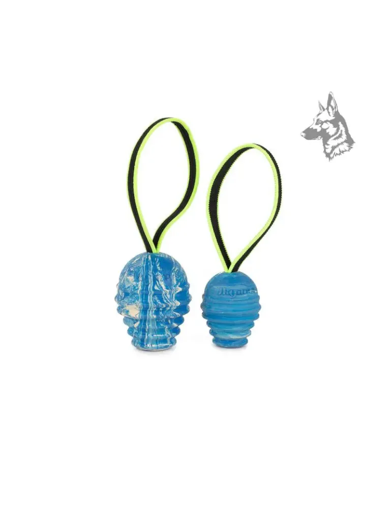 Comparación de dos tamaños de la pelota Julius-K9 Duoplay, ambas con su característica asa de cuerda fluorescente, ideales para 