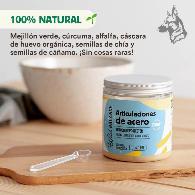 Tarro del suplemento "Articulaciones de Acero" sobre una mesa de madera, junto con su cuchara dosificadora. Texto superior desta