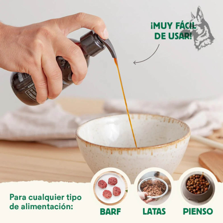 Mano vertiendo aceite de salmón sobre un cuenco de comida. Texto: "¡Muy fácil de usar! Para cualquier tipo de alimentación: BARF