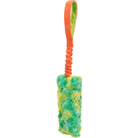 Mordedor para perros con asa naranja y cuerpo de peluche en tonos verdes y amarillos, diseño divertido y llamativo