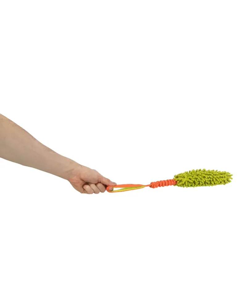 Mordedor verde para perros con asa naranja, ideal para juegos de tracción y actividades físicas