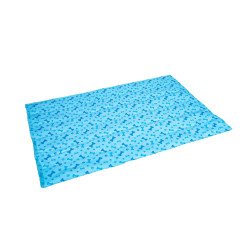 Alfombrilla refrescante para mascotas azul con estampado de huesos y huellas.