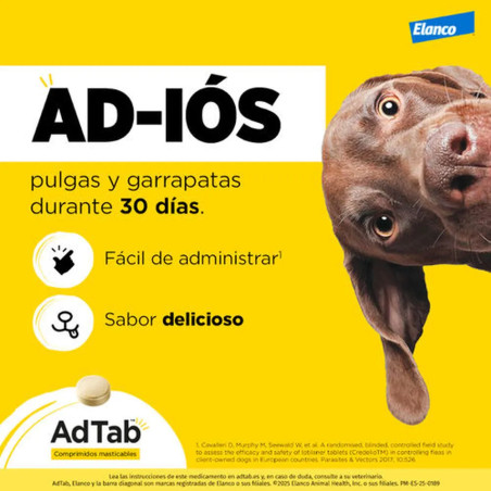 Perro mirando desde un costado con fondo amarillo, promocionando AdTab como comprimido masticable contra pulgas y garrapatas por