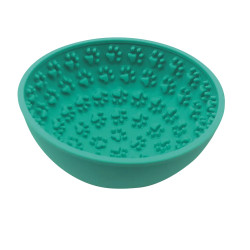 Comedero interactivo verde para perros de silicona con relieve de huellas, ideal para lamer, reducir ansiedad y comer más lento.