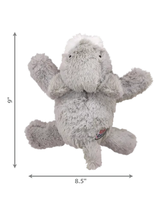 Dimensiones del juguete KONG Cozie Pastel Lobo Gris: 21,6 cm de alto por 21,6 cm de ancho