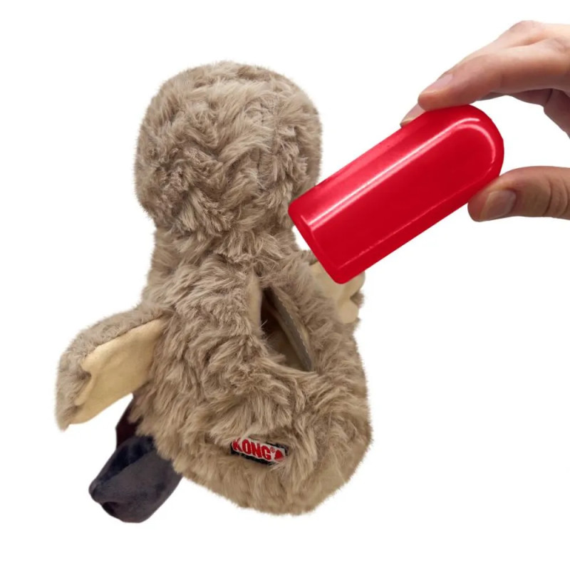 Vista trasera del peluche KONG Comfort Tykes Pato, mostrando el chirriador extraíble tipo gruñido y el compartimento con cierre 