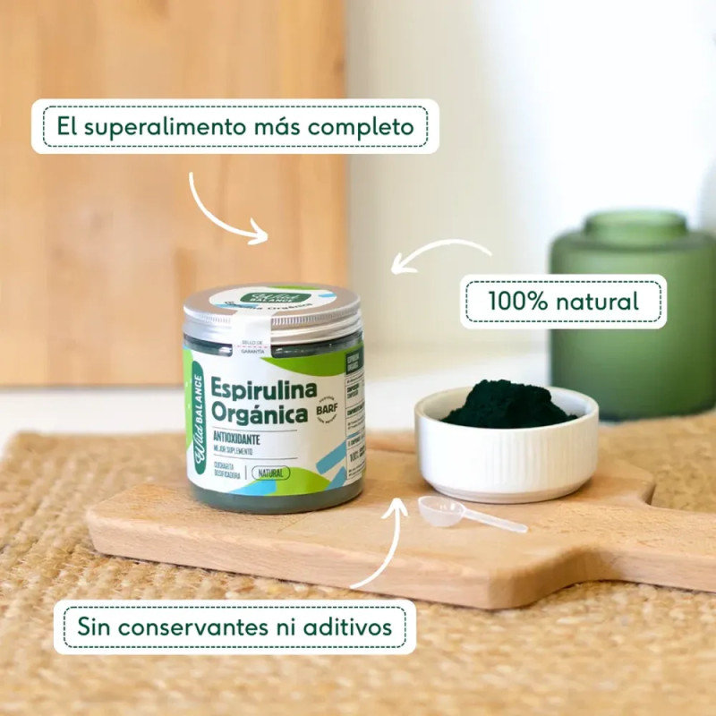 Presentación de espirulina orgánica en polvo Wild Balance, suplemento 100% natural para perros, sin aditivos ni conservantes