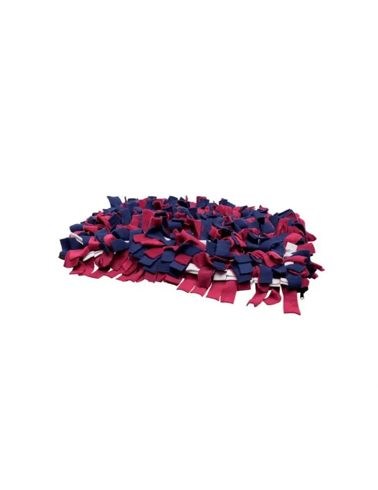 Alfombra olfativa rectangular para perro en colores rojo vino y azul marino, con tiras de tela tipo fieltro para esconder snacks