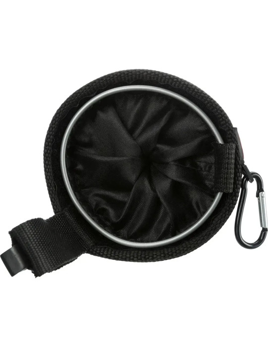 Vista superior de la bolsa porta premios Trixie negra con interior de tela y aro metálico rígido.
