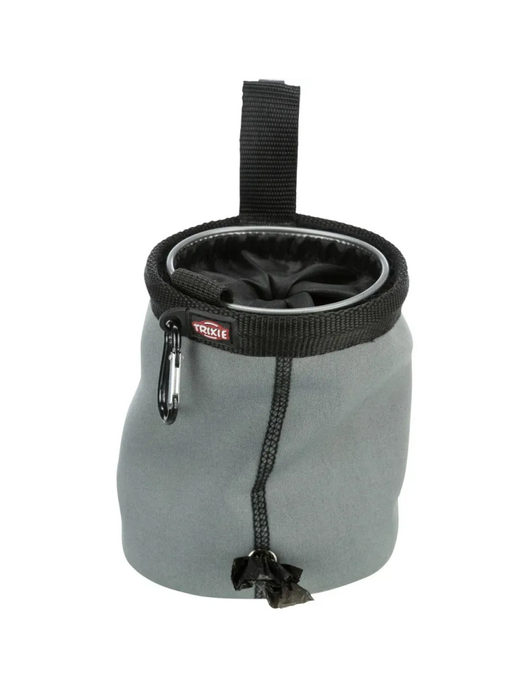 Bolsa porta premios Trixie gris con dispensador de bolsas higiénicas.