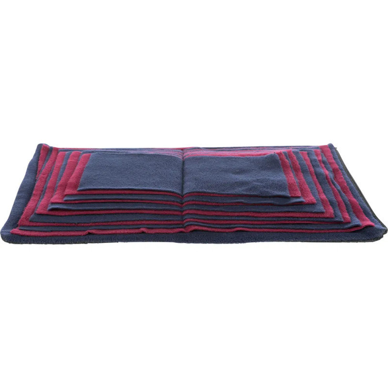 Alfombra olfativa para perros con diseño de capas plegables en colores azul y rojo.