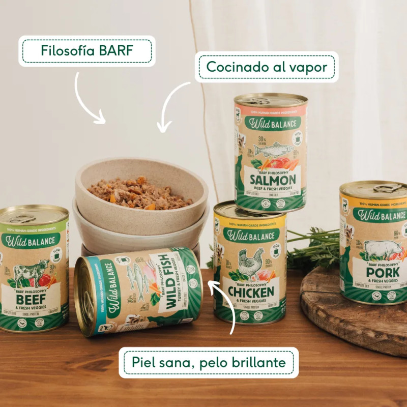 Variedad de latas Wild Balance BARF Philosophy para perros, incluyendo recetas de salmón, pollo, cerdo, ternera y pescado, cocin