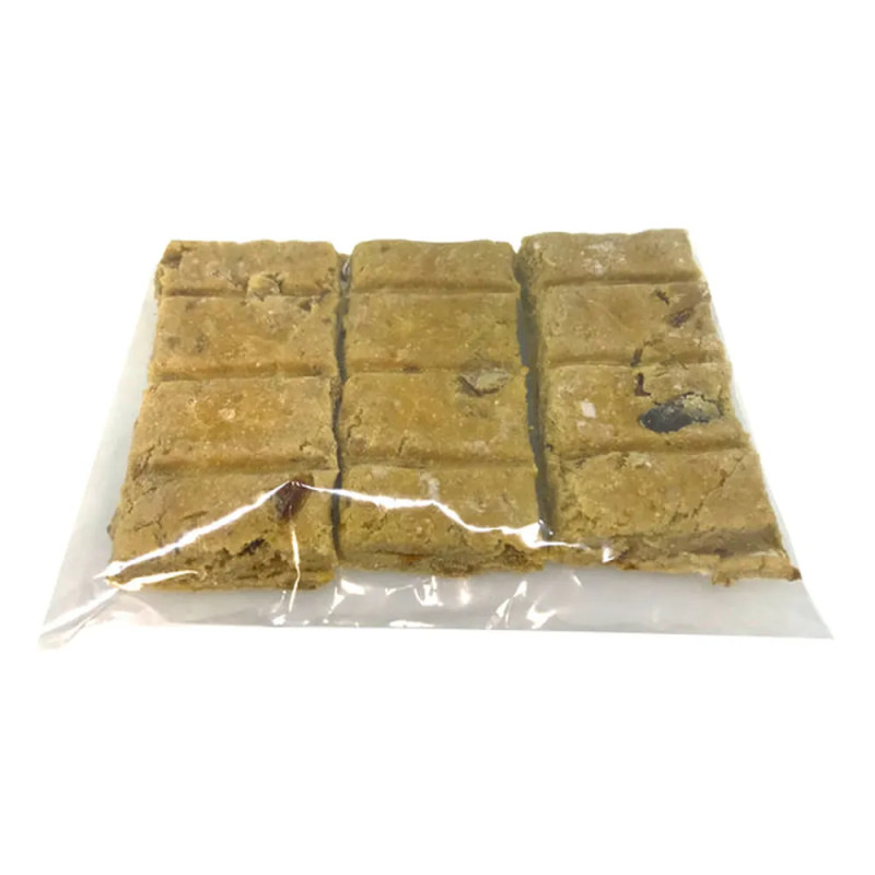 Turrón duro natural para perros, troceado en cuadraditos y envasado – snack navideño Puromenu