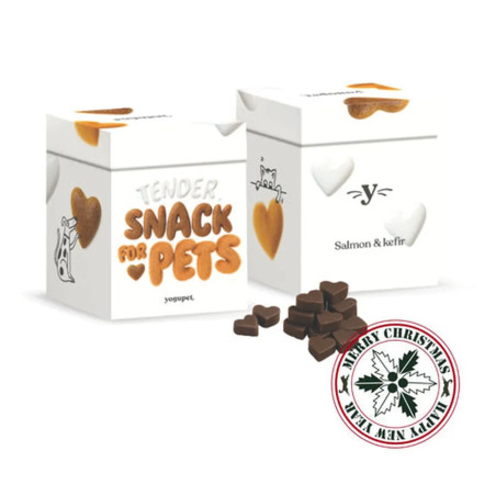 Caja blanca de snack semihúmedo Yogupet salmón & kéfir para perros, forma de corazón, ideal premio saludable.