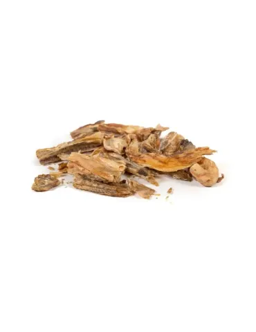 Trozos de snack de pescado deshidratado para perros, snack natural rico en omega‑3.