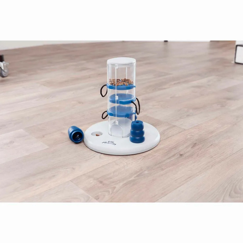 Dog Activity Gambling Tower con premios visibles en su interior y una pieza retirada, juego interactivo para perros en ambiente 