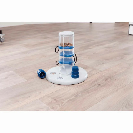 Dog Activity Gambling Tower con premios visibles en su interior y una pieza retirada, juego interactivo para perros en ambiente 