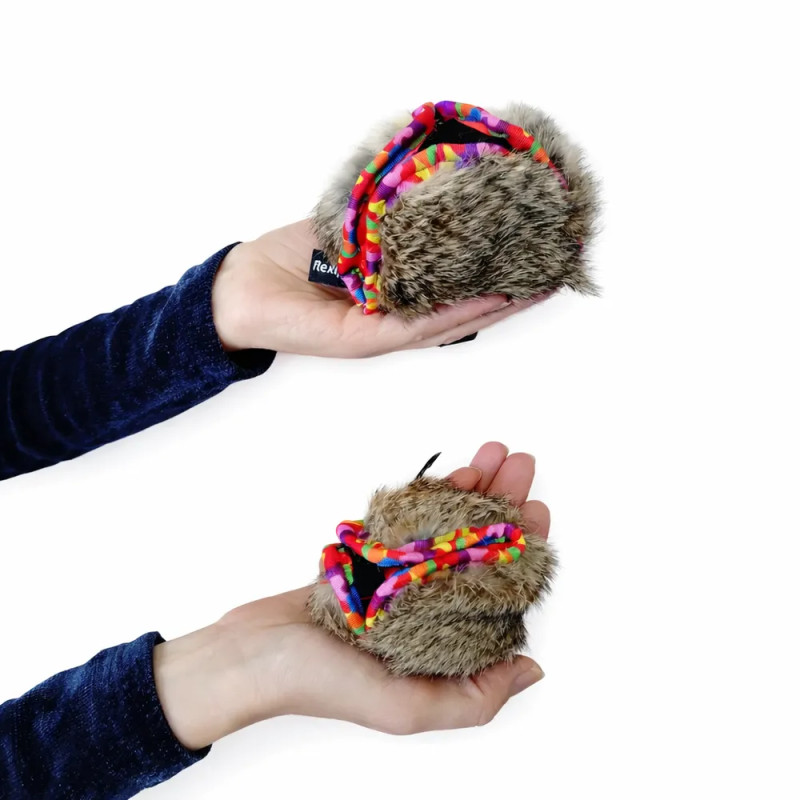 Tamaños de snack ball de piel de conejo para perros, juguetes tipo dummy Flexipets sostenidos en la mano