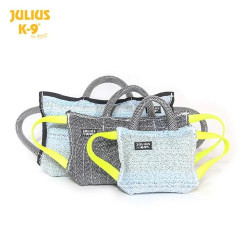 Corrector de mordida Julius K9 de tela francesa soft para adiestramiento de perros, con asas resistentes y diseño ergonómico.
