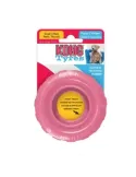 Juguete de goma KONG Puppy Tyres rosa para perros cachorros, forma de neumático para masticar y aliviar encías.