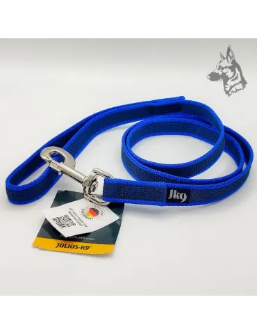 Correa Julius K9 en color azul con goma entretejida, diseñada para proporcionar un agarre antideslizante y duradero. Ideal para 
