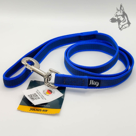 Correa Julius K9 en color azul con goma entretejida, diseñada para proporcionar un agarre antideslizante y duradero. Ideal para 