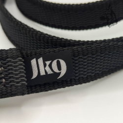 Correa Julius K9 en color negro con goma entretejida, diseñada para proporcionar un agarre antideslizante y duradero. Ideal para 2