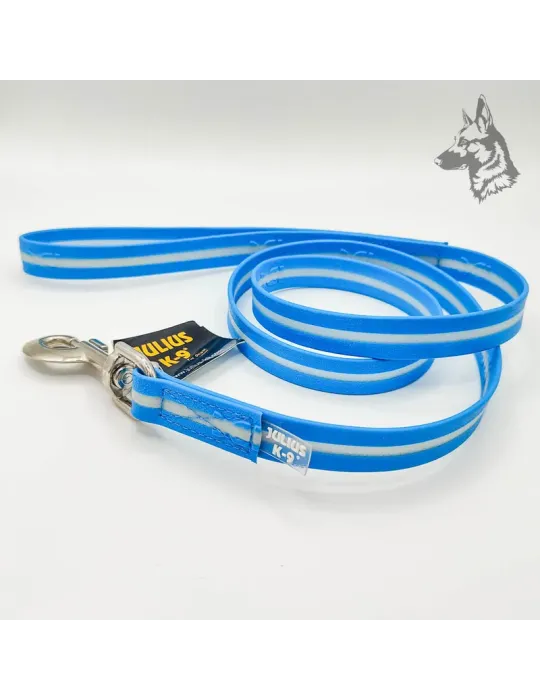 Correa Julius K9 IDC en color azul, fabricada con poliéster resistente y cubierta de silicio fosforescente. Diseñada con un mosq