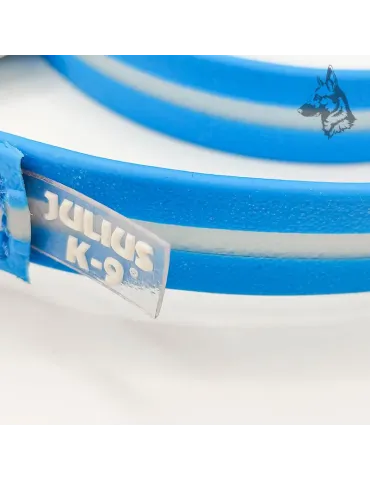 Correa Julius K9 IDC en color azul, fabricada con poliéster resistente y cubierta de silicio fosforescente. Diseñada con un mosq 2