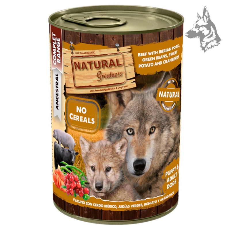 Lata de comida para perros de la marca Natural Greatness, con una receta de vacuno y cerdo ibérico acompañada de judías verdes, 