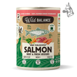 Lata de comida para perros Wild Balance BARF Philosophy con salmón y ternera, acompañada de ilustraciones de ingredientes natura