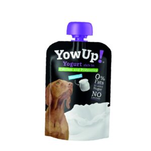 Yogur para perros, envase modosis, con tapon morado, un perro marrón en la foto junto a un yogurt y leche, con toda la descripción necesario en el envase.