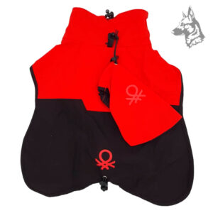 Chubasquero para perros Benetton en color rojo y negro – Impermeable, ajustable y transpirable, fabricado con materiales resistentes para proteger a tu mascota de la lluvia y el frío. Incluye bolsita de transporte compacta y ligera, ideal para guardarlo y transportarlo fácilmente. Diseño ergonómico y cómodo para mayor libertad de movimiento.