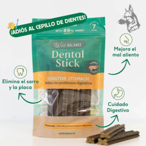 Empaque de sticks dentales Wild Balance con descripciones destacadas: elimina sarro, mejora el aliento y cuida la digestión. Perfectos para el cuidado dental de tu perro.