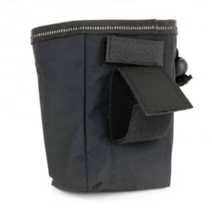 Bolsa porta premios Julius K9 negra con cierre ajustable – Bolsa de entrenamiento ideal para llevar snacks y premios para tu perro. Fabricada con materiales resistentes y fácil de limpiar. Cuenta con cierre ajustable para mayor seguridad y comodidad.